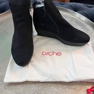 Arche Women’s Black Leather Wedge Booties – Size 40